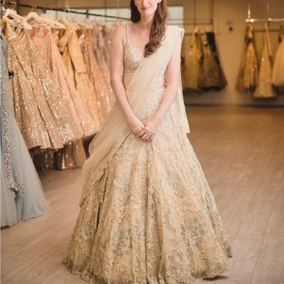 Gorgeous Bridal Lehenga with Dupatta - Picture 3 of 7